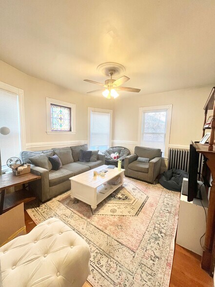 Building Photo - 89 Hillside St