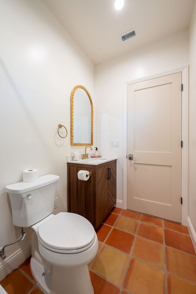 Building Photo - Contemporary New home in Monrovia