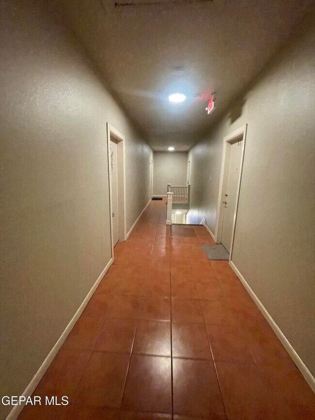 Building Photo - 705 N St Vrain St