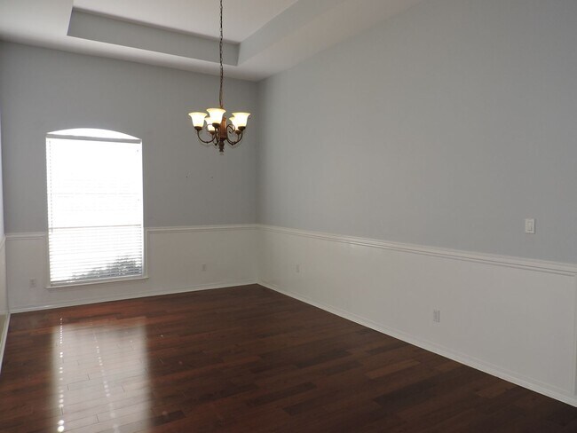 Building Photo - Just minutes to NAS Pensacola & Perdido Key