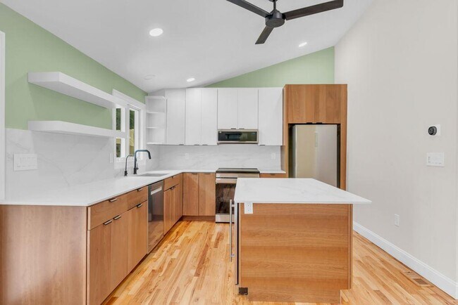 Building Photo - 61 Cornell Dr