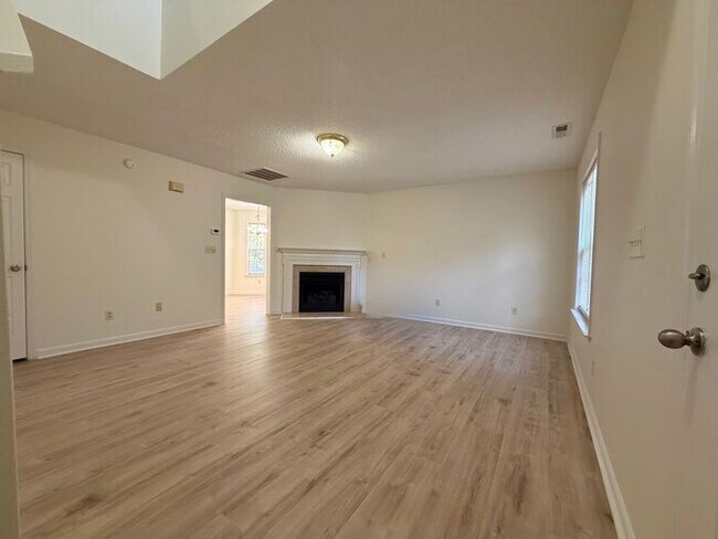 Building Photo - 1529 Crag Burn Ln