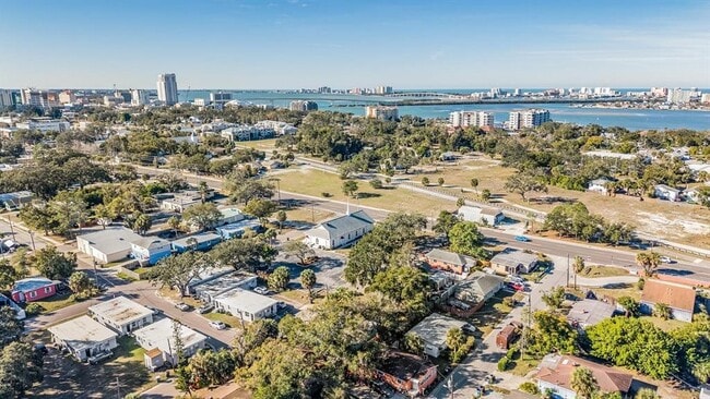 Building Photo - 810 Jurgens St