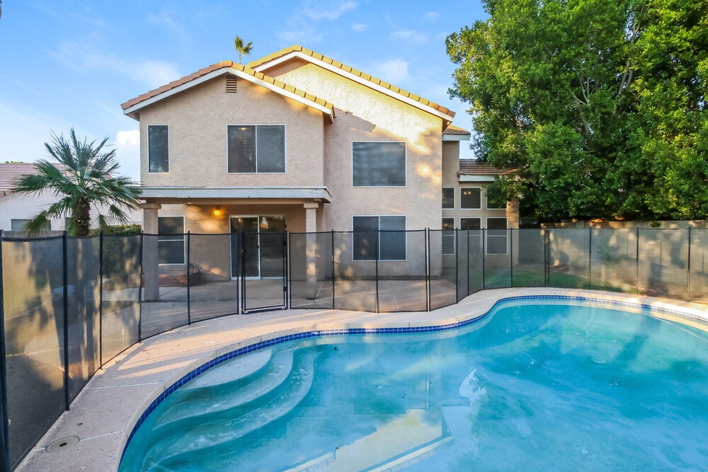 Building Photo - 919 W Juanita Ave