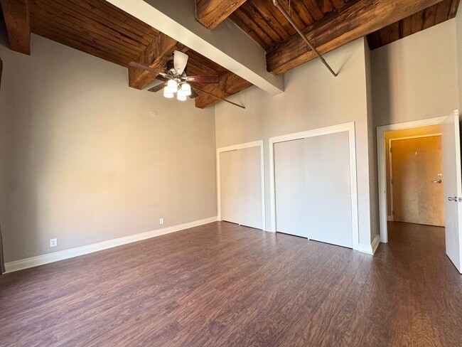 Building Photo - 609 Central St