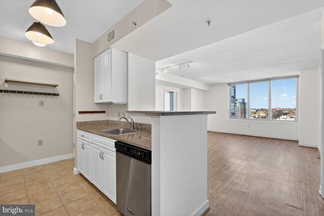 Building Photo - 555 Massachusetts Ave NW