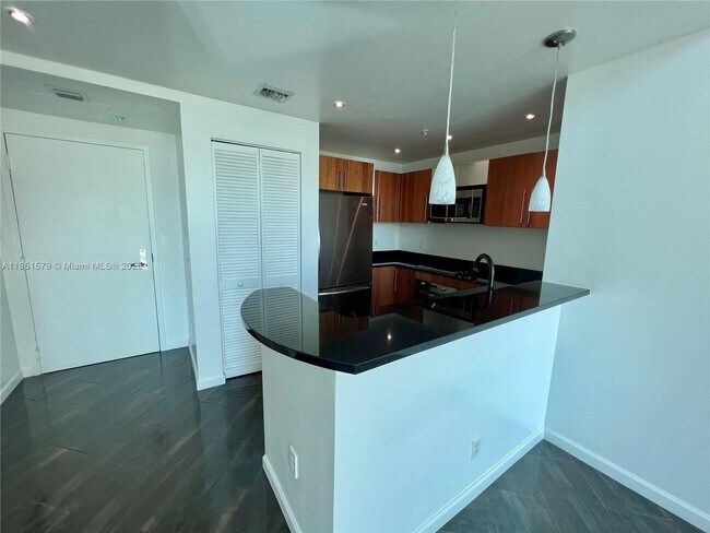 Building Photo - 300 S Biscayne Blvd