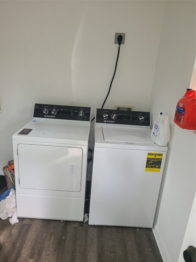 Building Photo - 1434 Lawson St