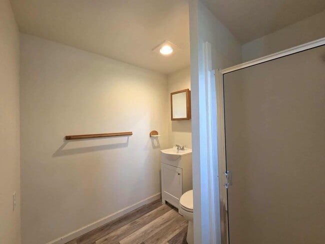 Building Photo - Stunning 4 Bedroom, 3 Bathroom Home, with ...