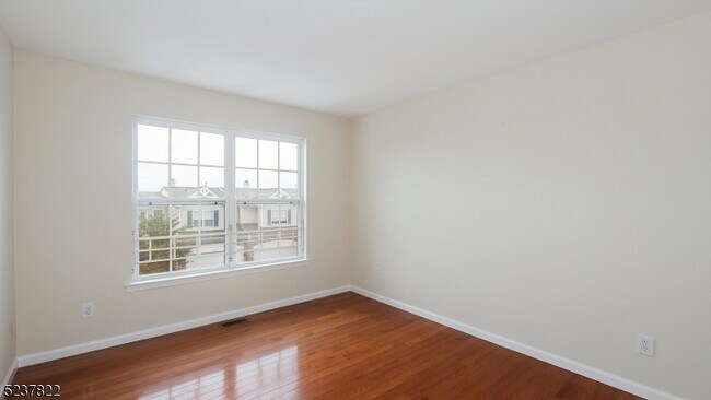 Building Photo - 1044 Shadowlawn Dr