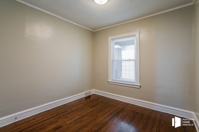 Building Photo - 9211 S Throop St