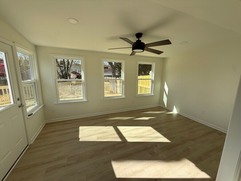 Beautiful sunroom with ceiling fan and natural light - 113 Catoctin Cir NE