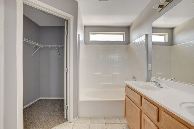 Building Photo - 4 Bedroom Home in the South West / 89139 Area