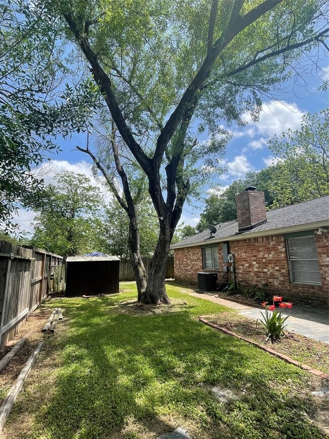 Building Photo - 7622 Bubbling Spring Ln