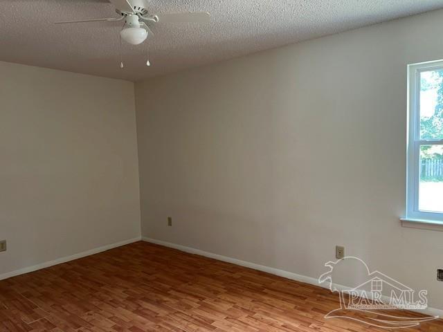 Building Photo - 3244 Maplewood Dr