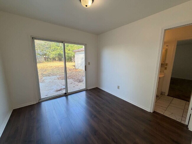 Building Photo - 2111 Pearson Dr