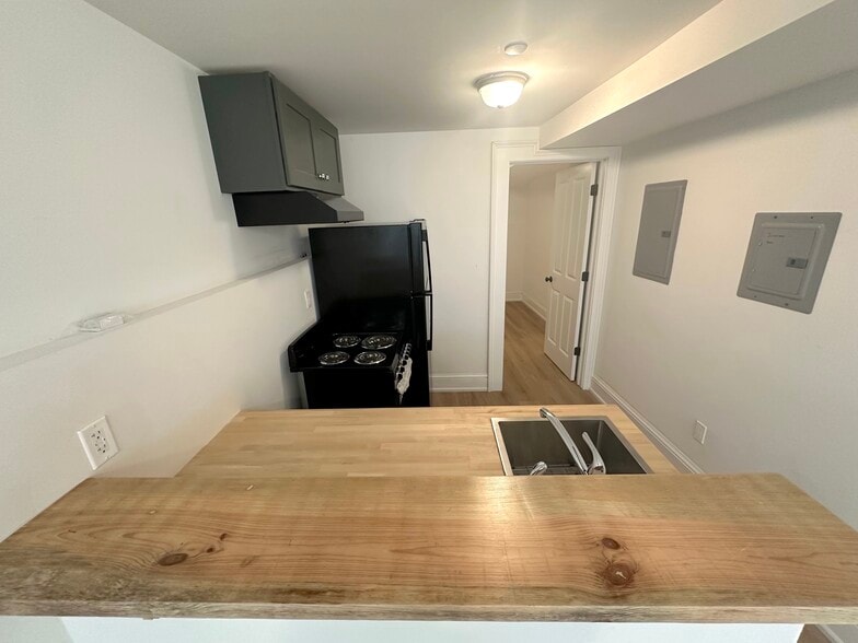 Building Photo - 140 3rd St