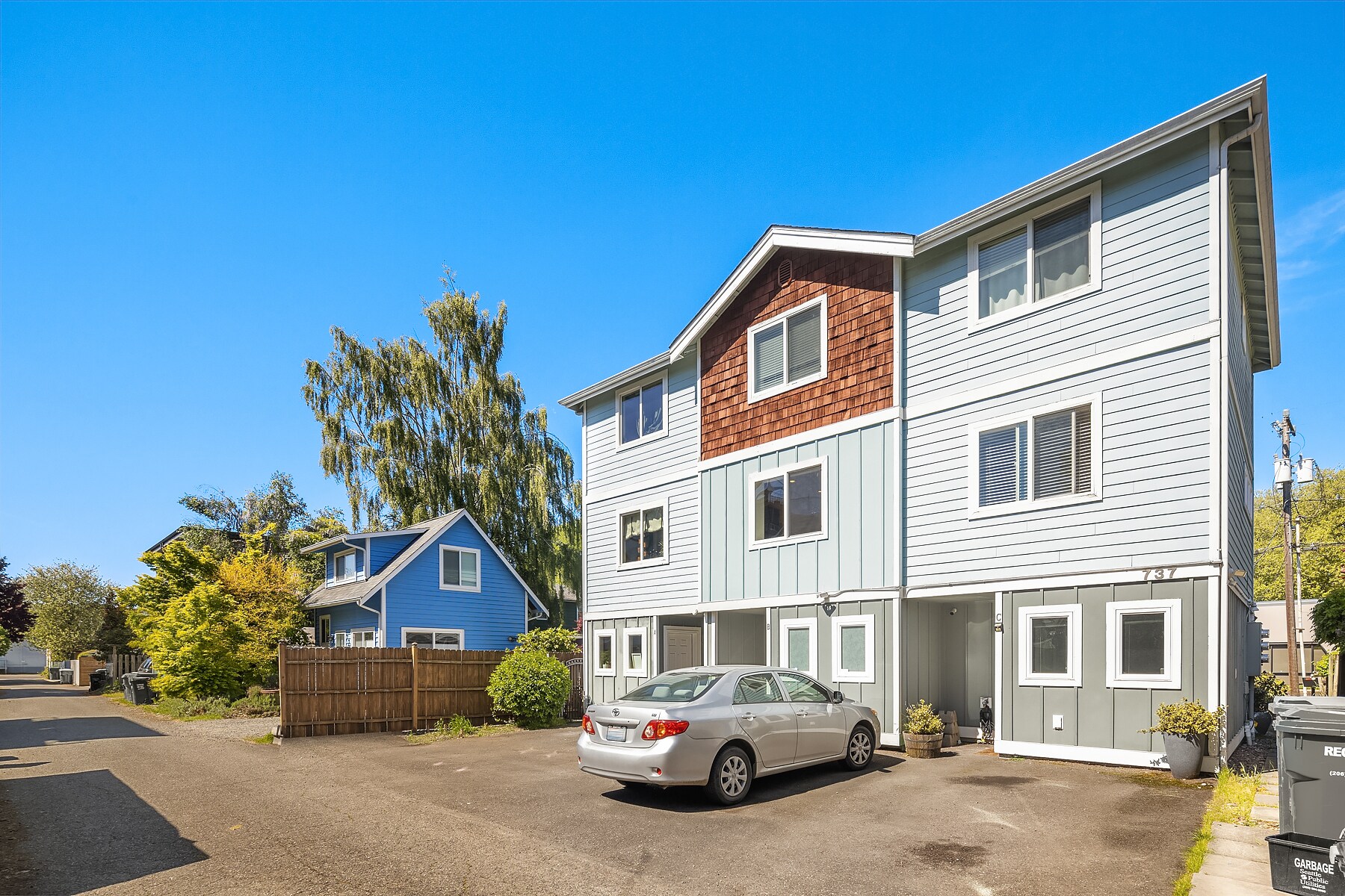 Building Photo - 737 S Homer St