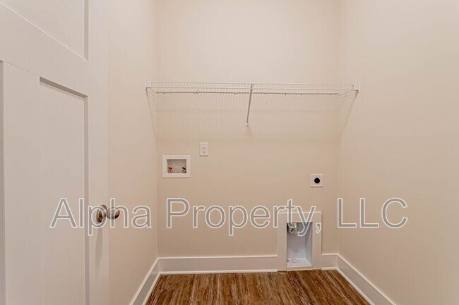 Building Photo - 211 Green River Way
