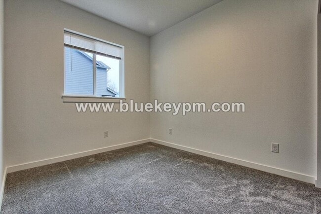 Building Photo - 3 Bed, 2 Bath Home in Woodland with Large Yard