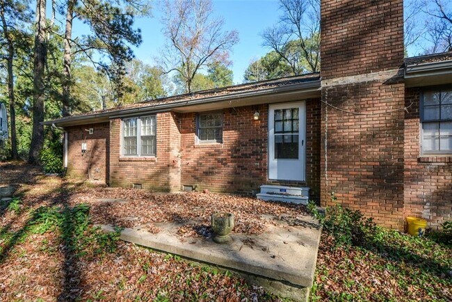 Building Photo - 1316 White Oak St SE