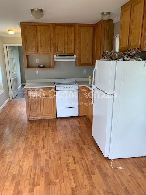 Building Photo - 8400 W Oaklawn Rd