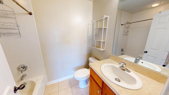 Building Photo - "Charming 2-Bed, 3-Bath Townhouse Retreat in Jacksonville - 1,176 Sq. Ft. of Comfort and Style!"