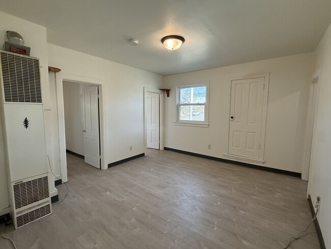 Building Photo - 1003 Ontario Ave