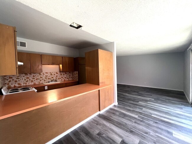 Building Photo - California4046