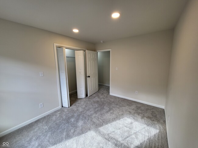Building Photo - 2826 N Park Ave