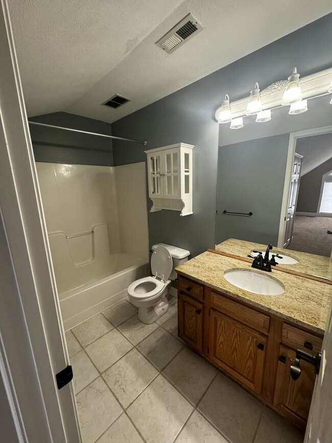 Building Photo - Spacious Duplex in Rockingham County