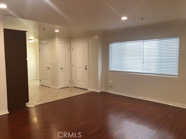 Building Photo - 13525 Vanowen St