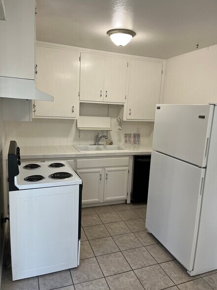 Building Photo - 2279 Cuadra Ct