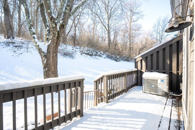 Building Photo - 42 Chicopee Dr