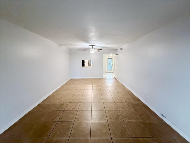 Building Photo - 1810 N Lauderdale Ave