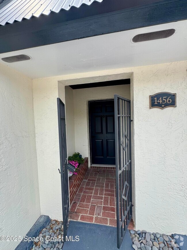 Building Photo - 1456 Guava Ave