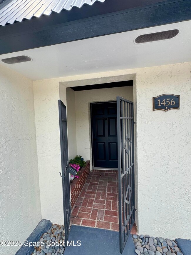 Primary Photo - 1456 Guava Ave