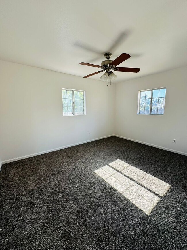 Building Photo - 7370 Minerva Dr