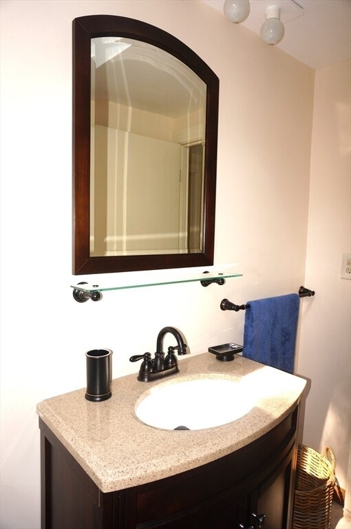 Building Photo - 18 Pequot Rd