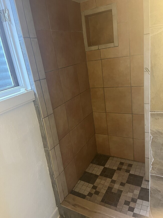 Building Photo - 2806 Madonna Dr