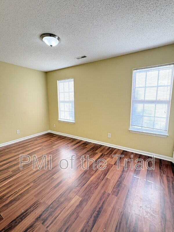 Building Photo - 152 Drewsbury Dr