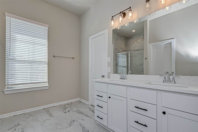 Building Photo - 316 N Spotted Fern Dr