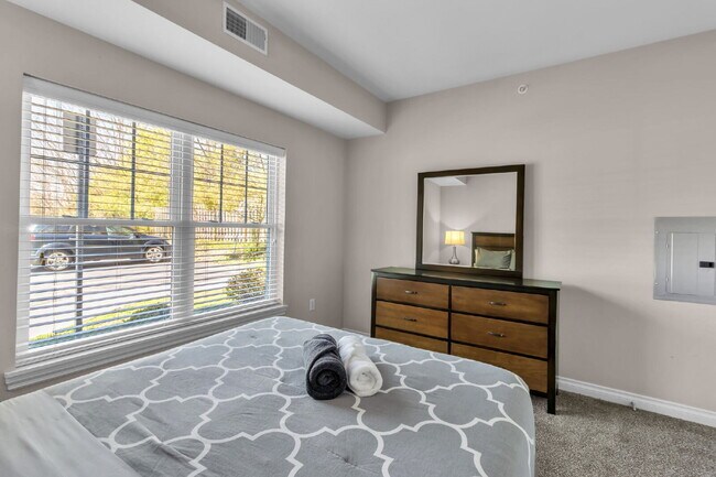 Building Photo - Furnished 2-Bedroom, 2-Bath Apartment near UB North