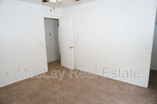 Building Photo - 983 E Denim Trail