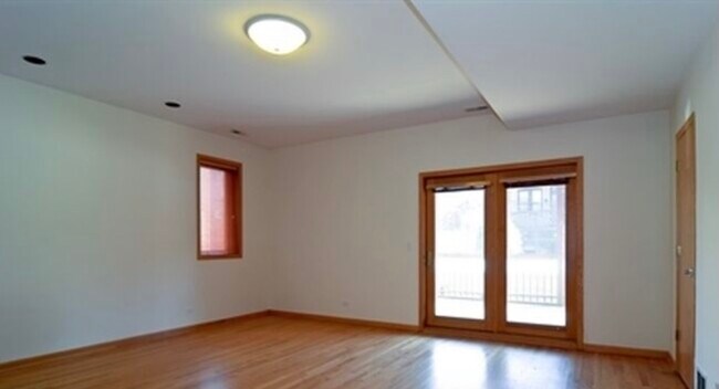 Building Photo - 2533 N Halsted St