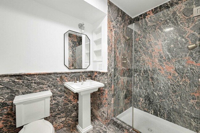 Building Photo - 64 Madison St