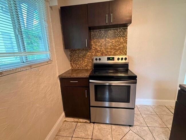 Building Photo - 61 NE 59th Terrace