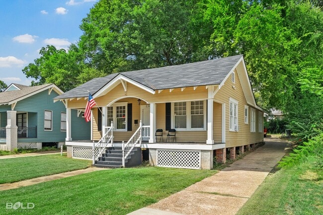 Building Photo - 130 Dalzell St