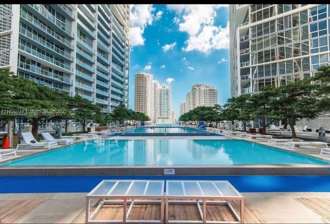 Building Photo - 475 Brickell Ave