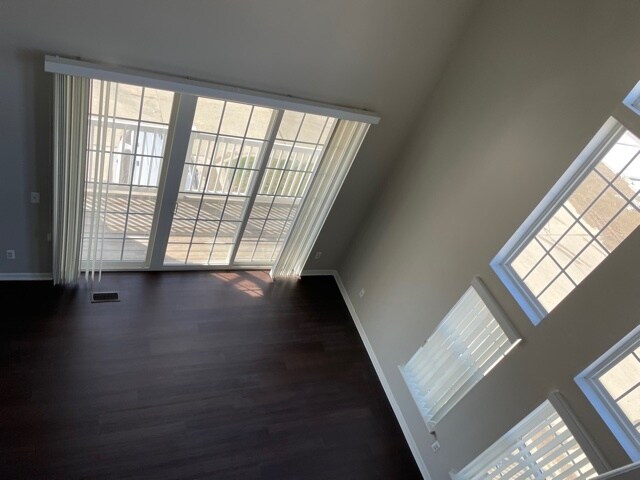 Building Photo - 8459 Towne Center Cir